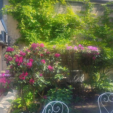 דירות בורז'ה Au Puits De L'Abbaye מראה חיצוני תמונה