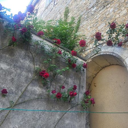דירות בורז'ה Au Puits De L'Abbaye מראה חיצוני תמונה