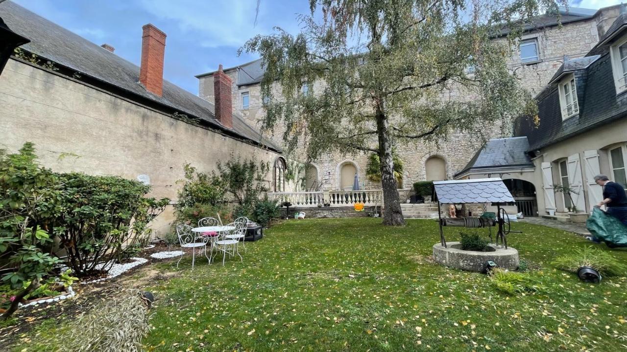 דירות בורז'ה Au Puits De L'Abbaye מראה חיצוני תמונה
