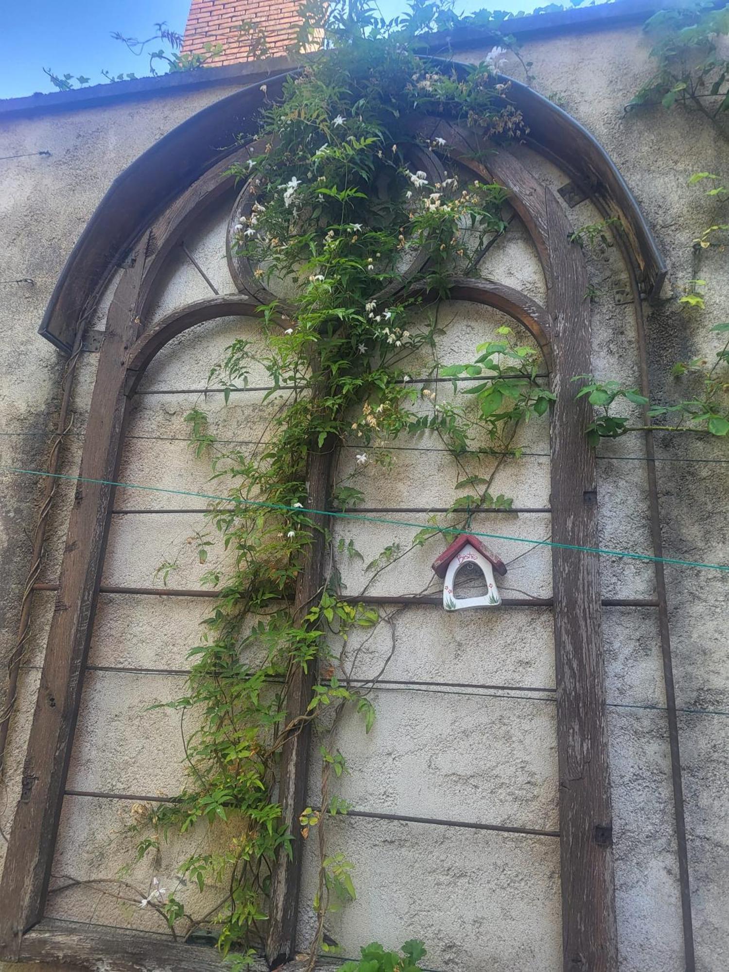 דירות בורז'ה Au Puits De L'Abbaye מראה חיצוני תמונה